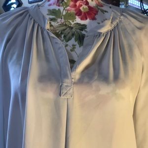 Emma & Olivia Tops - Emma & Olivia V-Neck Light Gray Top Emma & Olivia Tops - Emma & Olivia V-Neck Light Gray Top